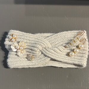 Elegant White Knit Headband with Pearl Accents